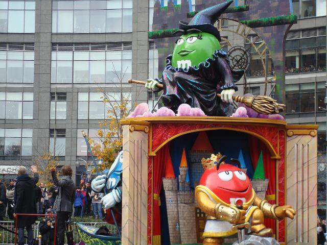 2009 Thanksgiving Parade-76